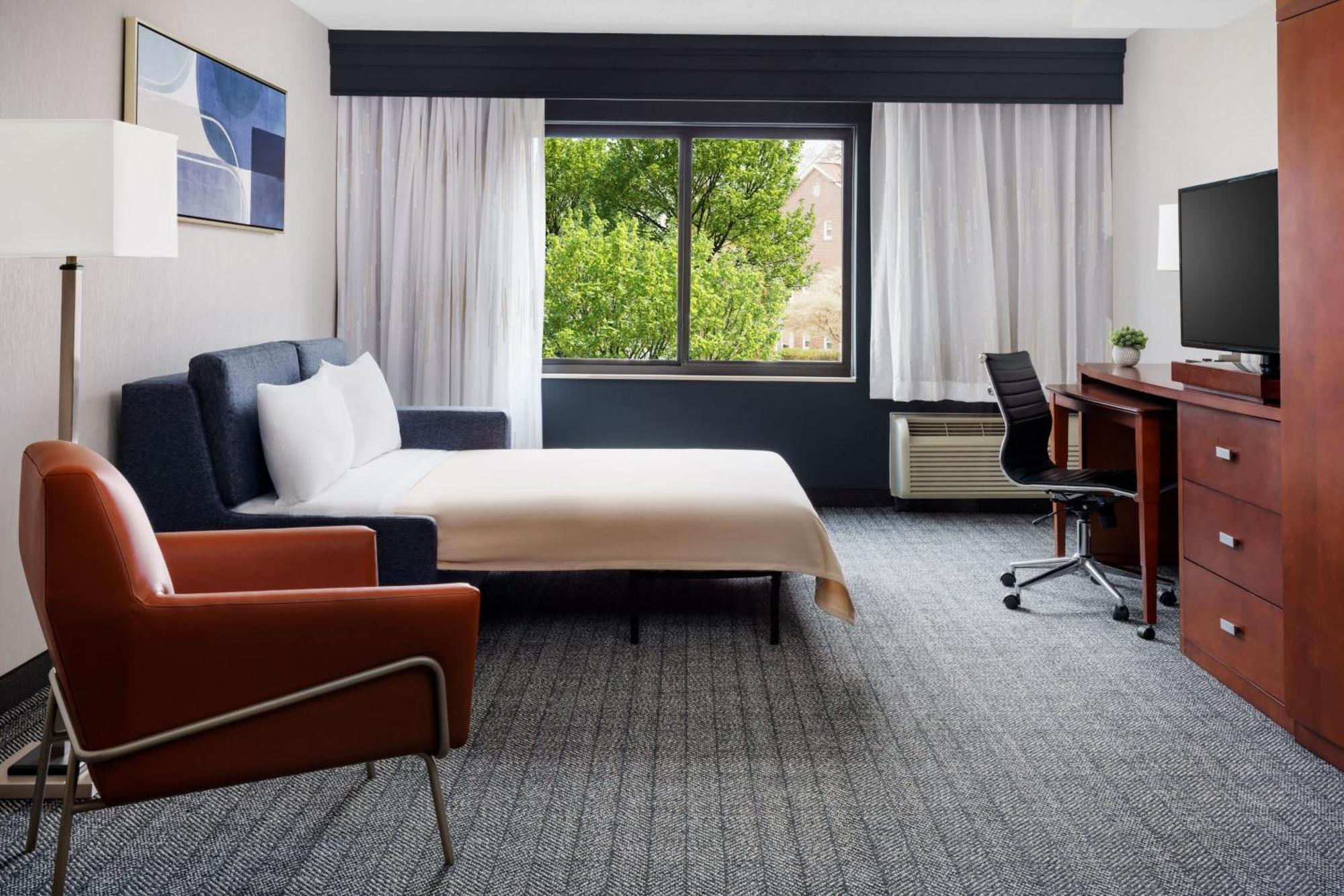Hotel Courtyard Manchester-boston Regional Airport 3*